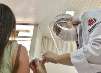 Curitiba vacina nascidos entre 1988 e o 1º semestre de 1990 com a 4ª dose anticovid