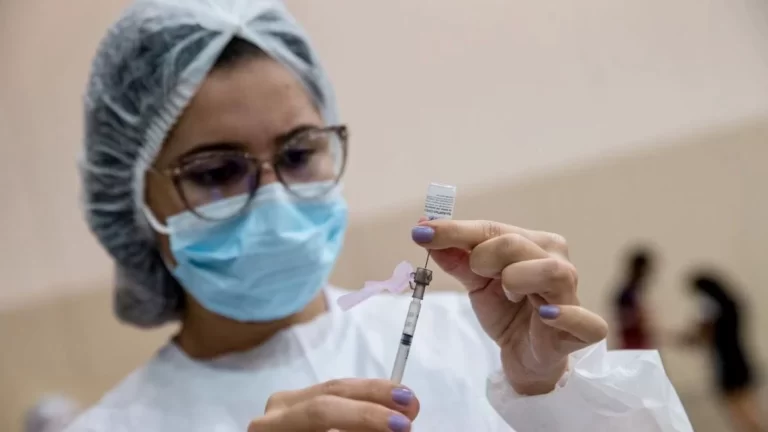 Ministério da Saúde diz que vacinas bivalentes chegam no início de dezembro