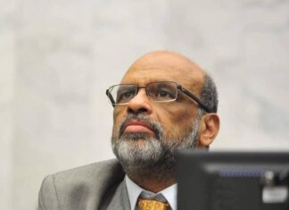 secretário da Fazenda, Renê Garcia, passou mal logo após apresentar a situação fiscal do Estado na Assembleia Legislativa