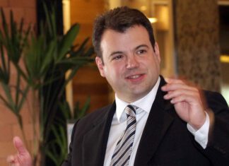 Os dilemas do “Guru” da politica nativa: Fica ou volta aos antigos aliados investigados?