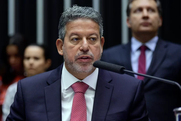 Lira admite que Lula não tem base para aprovar matérias no Congresso
