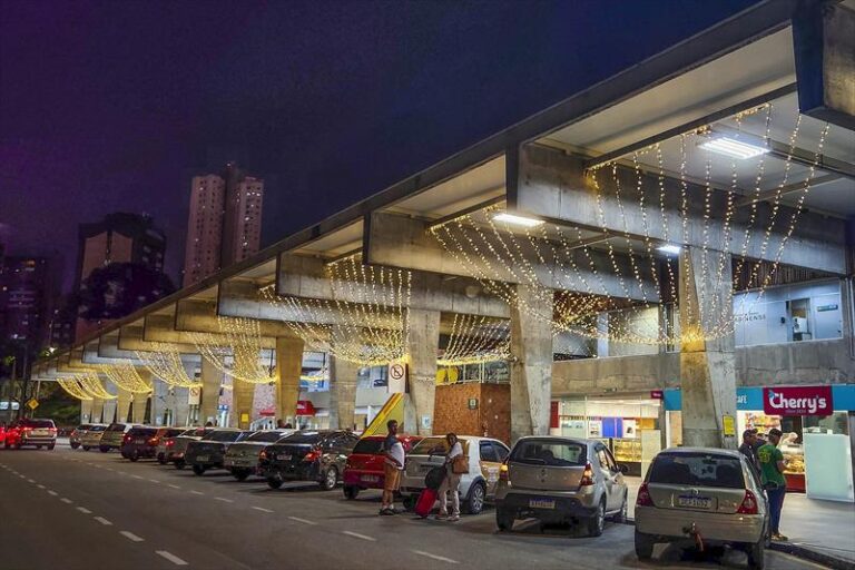 Feriado de Tiradentes deve levar 31 mil passageiros à Rodoviária de Curitiba