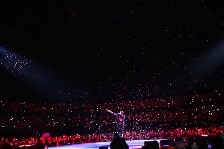 Polícia prende suspeito de vender ingressos clonados para show do Coldplay em Curitiba