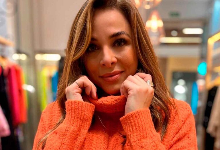 Maria Filó encanta as mulheres com um trabalho em tricô rico em cores e detalhes – Por Lisley Chiquini