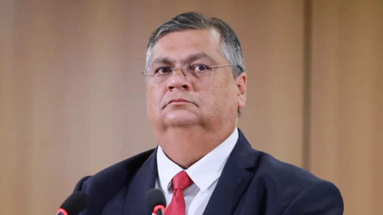 Pedido de prisão contra Flávio Dino é apresentado à PGR
