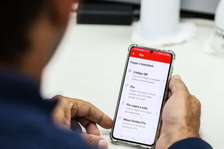Abrabar reforça atenção para a “epidemia” de perfis fakes e golpes do pix pela internet