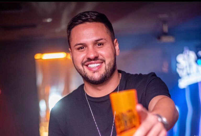 Noite esquentou no Santa Marta com aniversário do Celini – O ESTAGIÁRIO