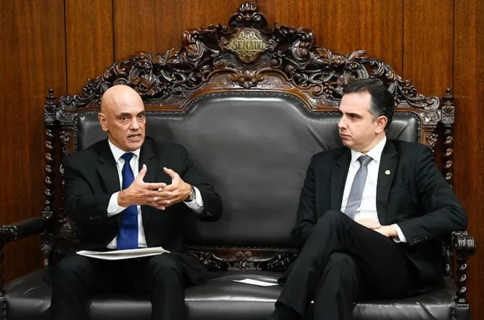 alexandre-de-moraes-entrega-a-rodrigo-pacheco-sugestoes-para-pl-das-fake-news