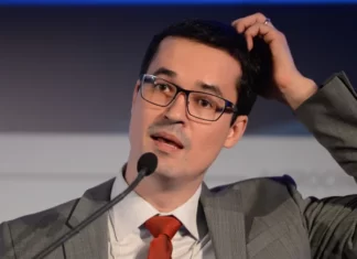 Dallagnol diz que lei das ‘fake news’ vai censurar a Bíblia