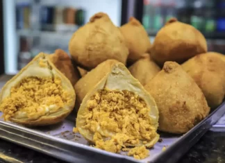 Coxinha do Carmo é eleita a melhor dos terminais de Curitiba; veja fotos