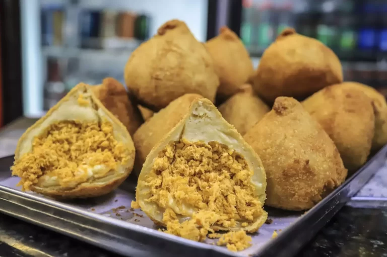 Coxinha do Carmo é eleita a melhor dos terminais de Curitiba; veja fotos