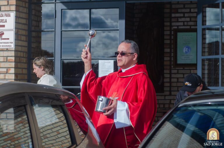 Dia de São Jorge: missas, bênção de carros e venda de bolo para celebrar o padroeiro