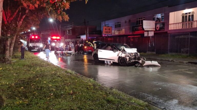 Investigado por possível racha que provocou acidente com duas mortes em Curitiba, motorista paga R$ 1.302 e deixa a cadeia