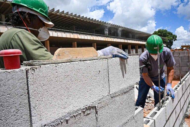 Mudança no cálculo do INCC deve facilitar a compra de imóveis na planta em 2023  Com a nova composição do índice, parcelas devem variar menos para quem comprar imóveis em construção