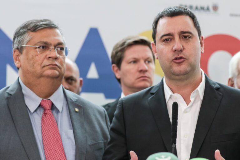 Lula convoca grande reunião para terça com governadores para discutir ameaças às escolas, diz ministro Flávio Dino, em Curitiba