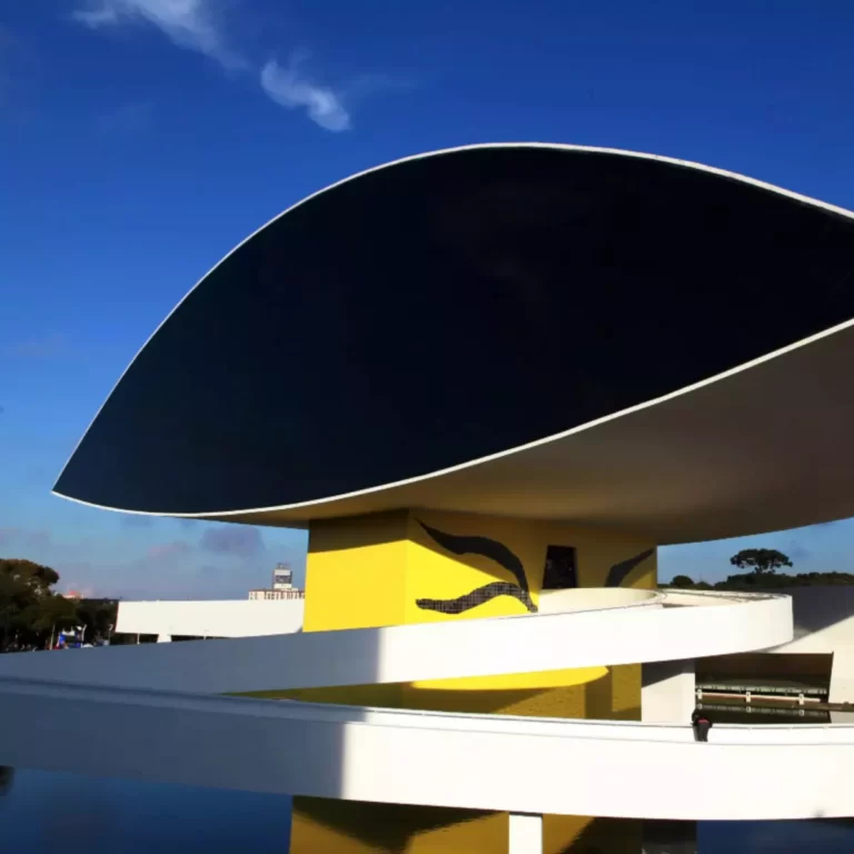 Museu Oscar Niemeyer abrirá especialmente no Dia do Trabalhador