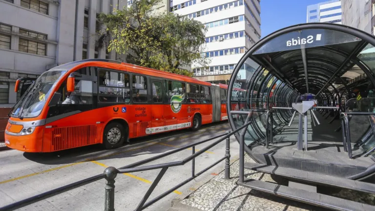 Curitiba não tem mais cobradores em nenhuma linha de ônibus
