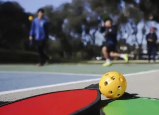 Conhece o pickleball? Prefeitura de Curitiba abriu as primeiras quadras públicas do esporte