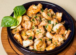 Almoço de Dia das Mães tem sequência de camarão na Pousada Guaricana em Pontal do Paraná