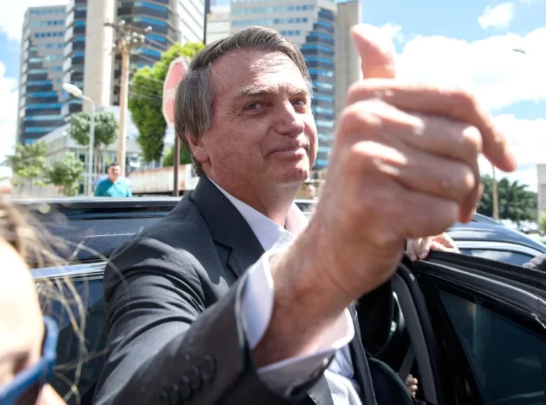 Bolsonaro diz à PF que não deporá em investigação sobre suposta fraude em cartão de vacinação