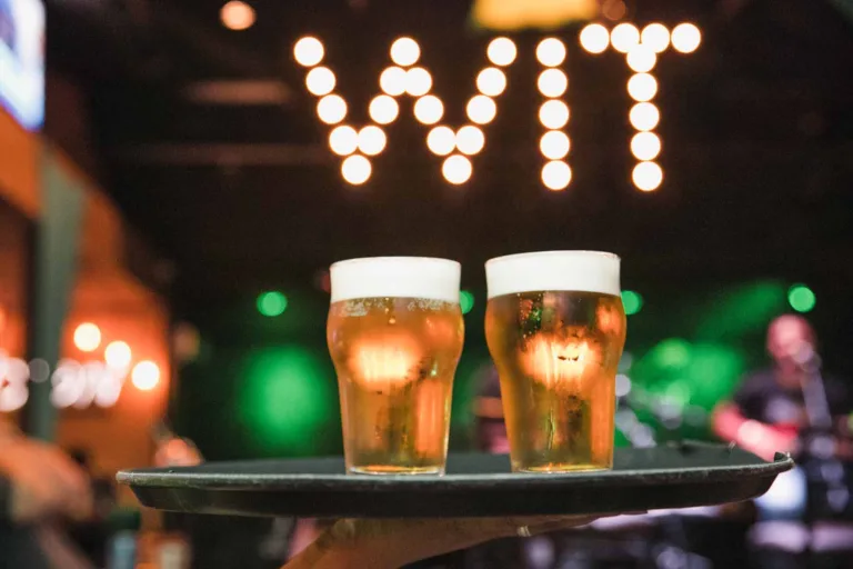 Bar de Curitiba dá desconto em cerveja sem álcool para motorista da rodada