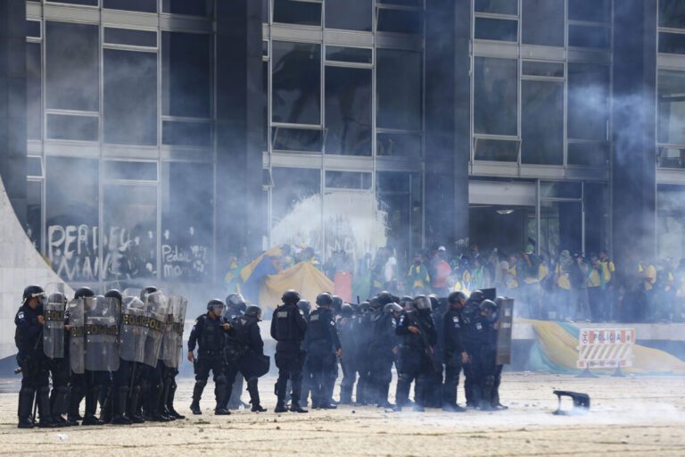 Bolsonaristas farão mobilização em Curitiba pelos presos do 8/1