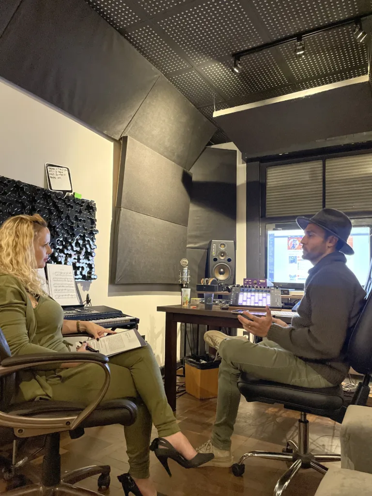 DJ Albuquerque abre seu studio e conversa com a gente!