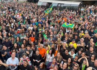 Ato de apoio a Deltan Dallagnol reúne 10 mil pessoas