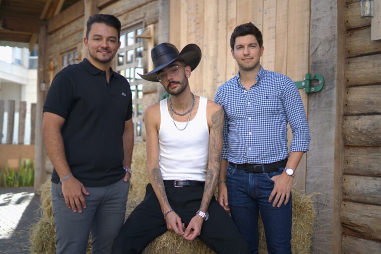 Folks Franquias fecha parceria com o cantor Luan Pereira e lança o AgroBar, um bar temático com ar de fazenda