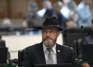 Deputado Tito ameaça prender MC Pipokinha em show se houver atos p0rnográficos em Curitiba