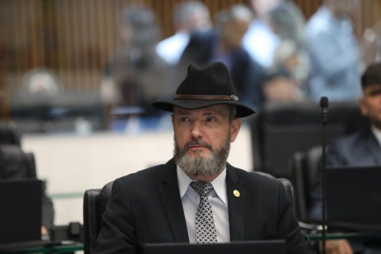 Deputado Tito ameaça prender MC Pipokinha em show se houver atos p0rnográficos em Curitiba