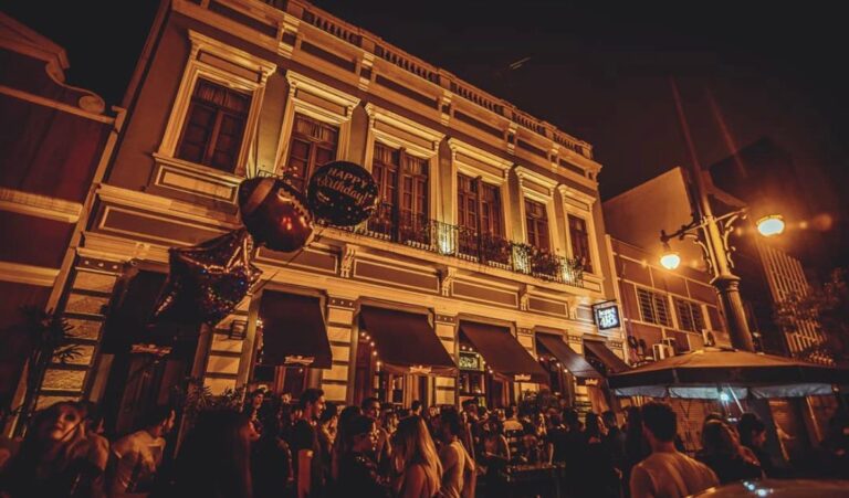 Conheça o Hotel 418 Curitiba: ponto de encontro para quem busca diversão na cidade!