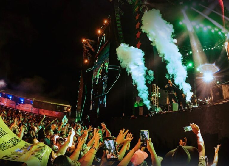 Homem é flagrado durante furto no Curitiba Country Festival, apanha e é preso com 21 celulares