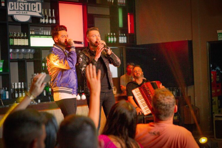 CURITIBA: Cantor Bachega lança mais 5 músicas em seu novo DVD