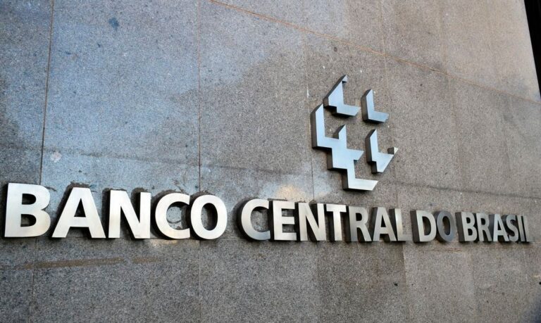 Banco Central mantém taxa de juros a 13,75%, apesar dos protestos do governo