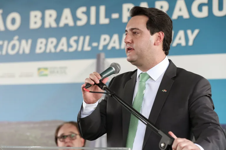 De volta do exterior, Ratinho vai encarar o Orçamento Impositivo