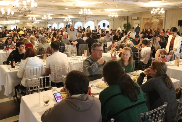 Dia das Mães movimenta restaurantes de Curitiba no domingo