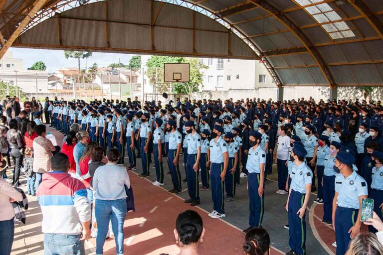 Paranaenses aprovam resposta de Ratinho Junior para aumentar segurança em escolas