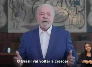 Lula anuncia salário mínimo de R$ 1.320 e aumento da isenção do IR para quem ganha até R$ 2.640