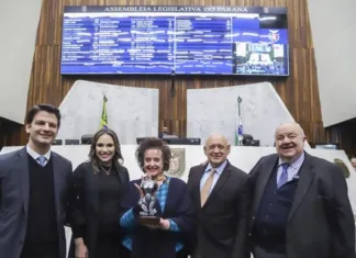 Emoção marca homenagem à Margarita Sansone na Assembleia