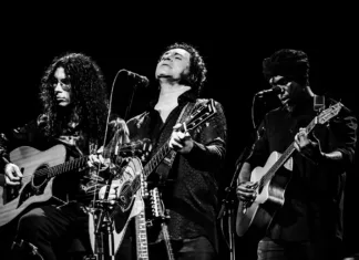 Frejat e filho se apresentam no palco do Teatro Guaíra