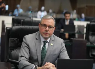 Deputado Ricardo Arruda protocola Projeto de Lei em favor dos Policiais