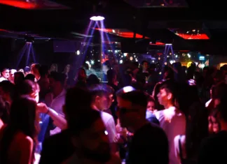 RW Club, o palco para a música eletrônica e vida noturna em Curitiba