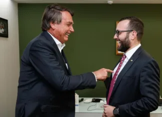 Bolsonaro quer Filipe Barros no comando do PL do Paraná