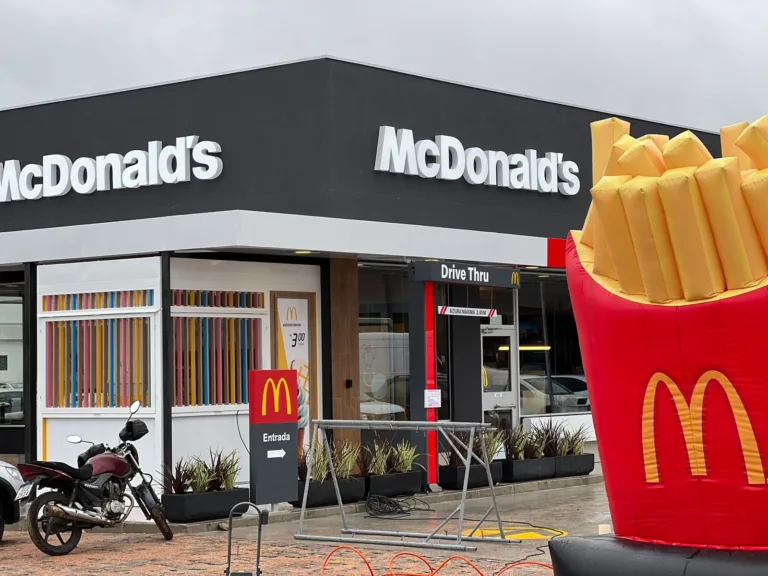 McDonald’s inaugura primeira unidade em Fazenda Rio Grande e oferece 50 vagas de emprego no município