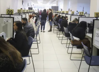 Agências do Trabalhador do Paraná têm 13,3 mil vagas de emprego disponíveis