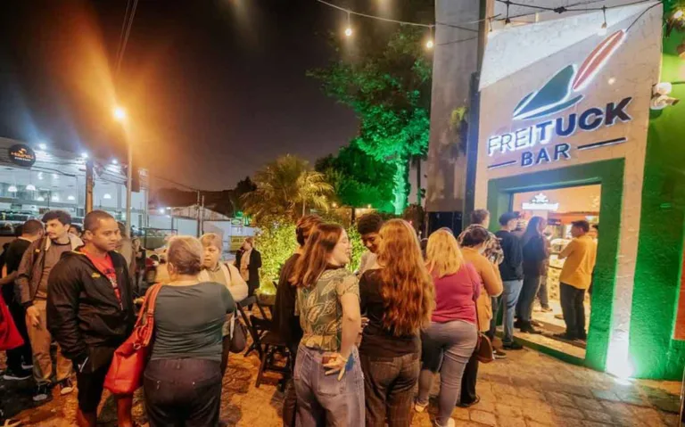 Bar em Curitiba oferece chopp a R$2,99 aos solteiros