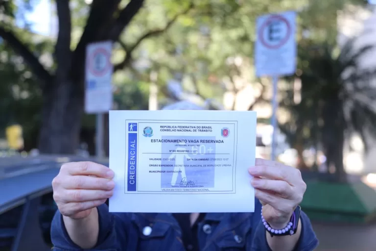 Prefeitura orienta sobre emissão e renovação da credencial de estacionamento para idosos