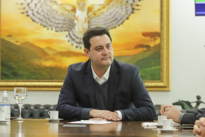 ratinho-junior-deixa-o-cargo-de-governador-para-se-dedicar-ao-processo-eleitoral