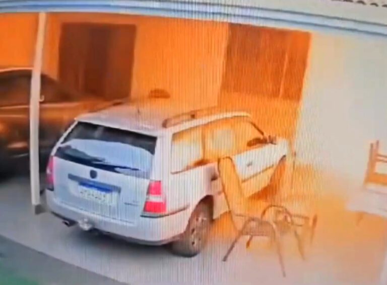 Câmera flagra explosão de botijão de gás em residência de Maringá